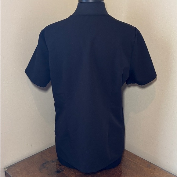 Figs Women’s Black V-Neck Scrub Top, Large, technical collection, EUC - Picture 4 of 5
